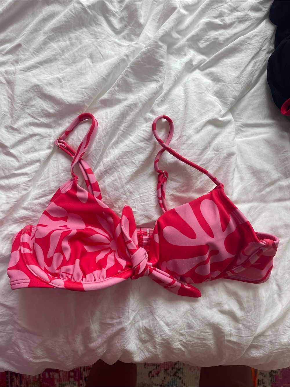 Shade & Shore Bright Pink Bikini Top with Abstract Accents